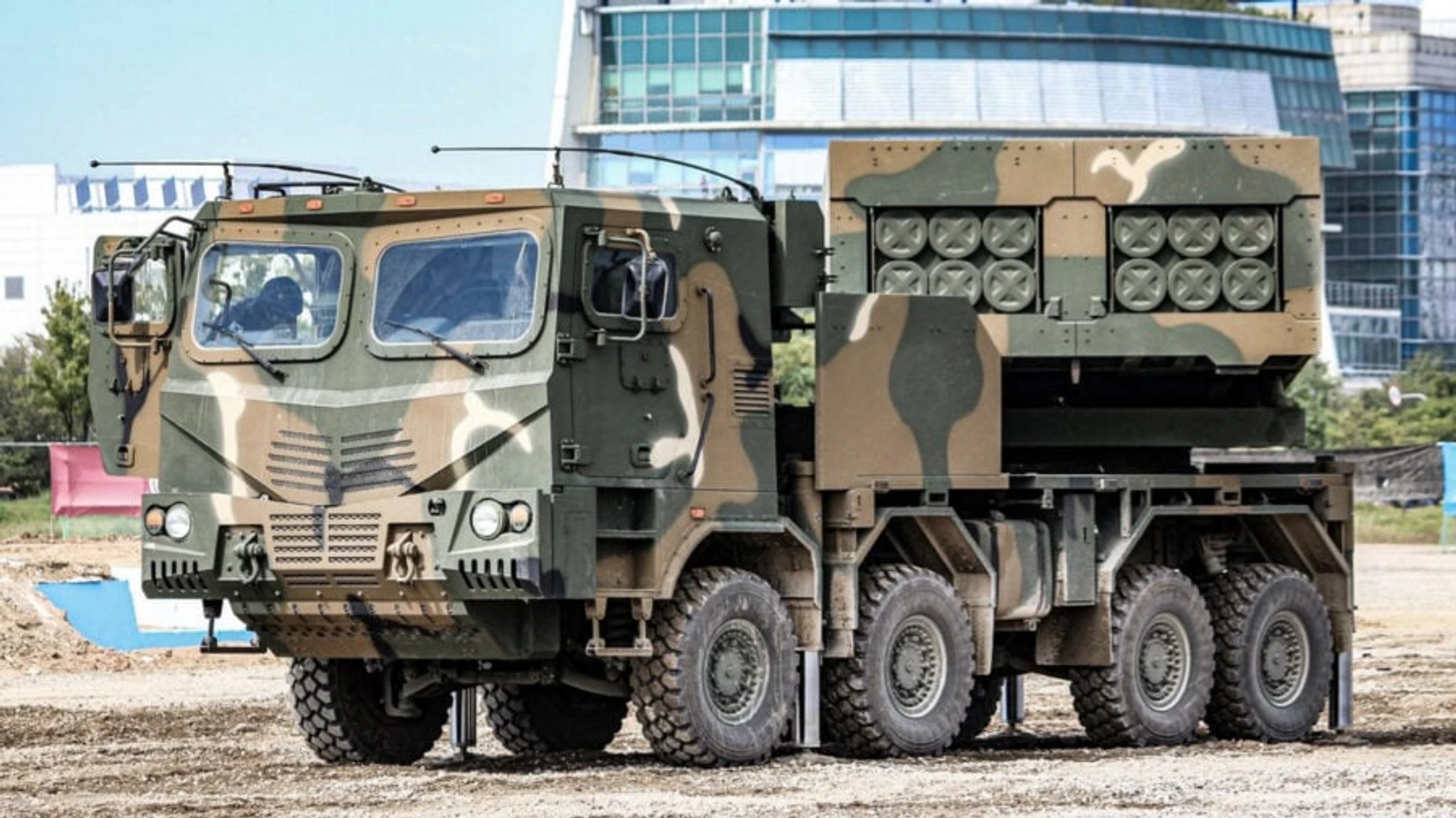 Twelve Rockets Instead of Six: Why Poland Is Betting on Homar-K Over HIMARS
