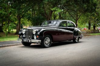 Jaguar Mk IX. When a British Luxury Sedan Could Outrun a Sports Car